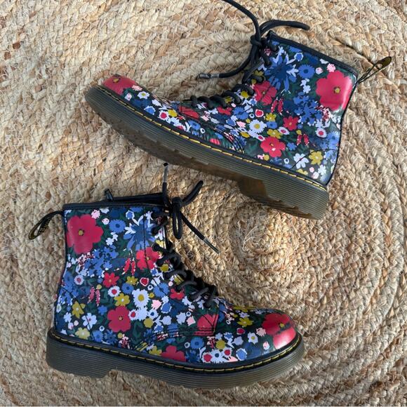 Doc Dr Martens Girls Sz 4 Wanderflora Tie Boots - Picture 1 of 8